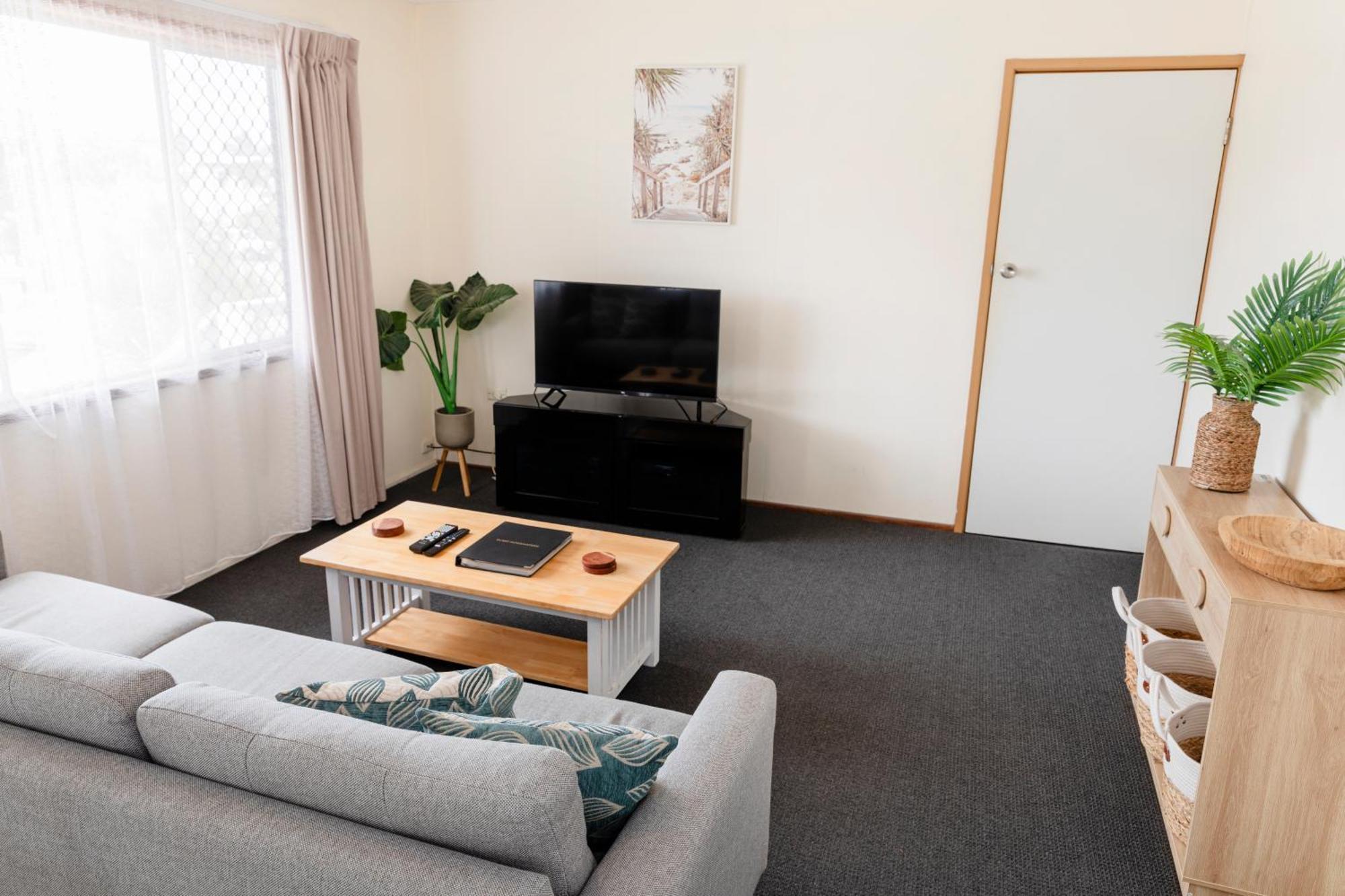 Palm View Holiday Apartments Боуэн Экстерьер фото