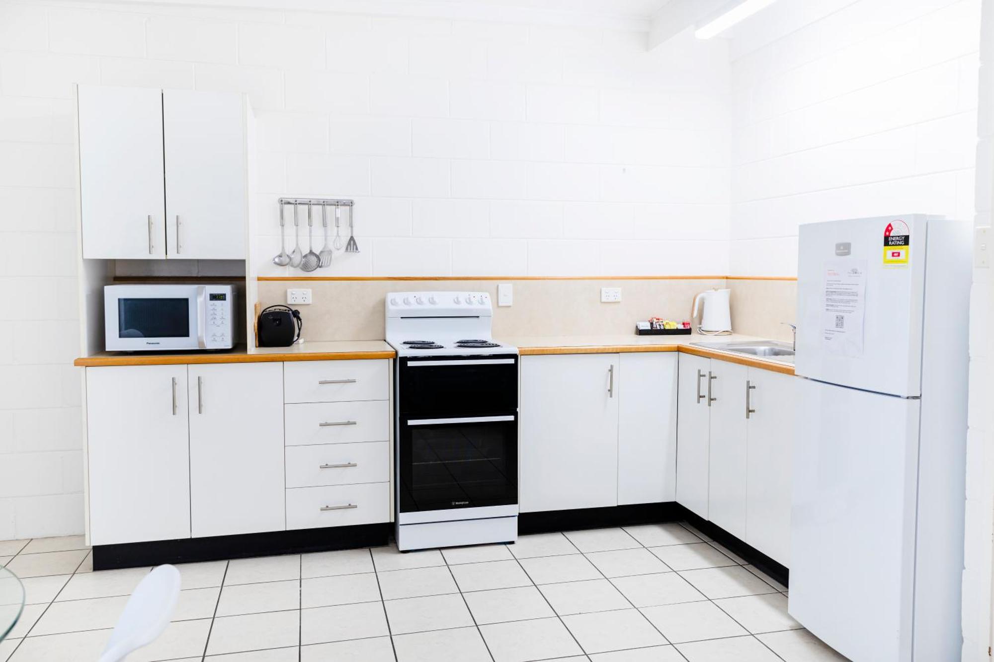 Palm View Holiday Apartments Боуэн Экстерьер фото