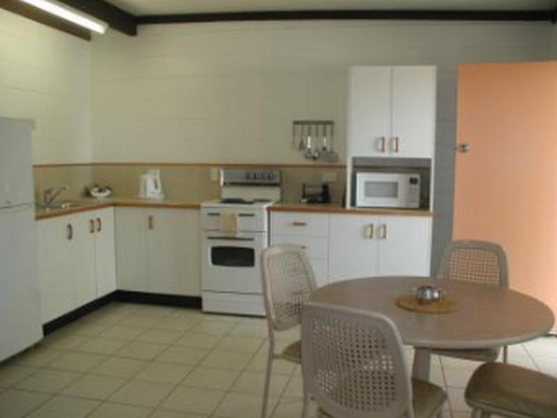 Palm View Holiday Apartments Боуэн Экстерьер фото