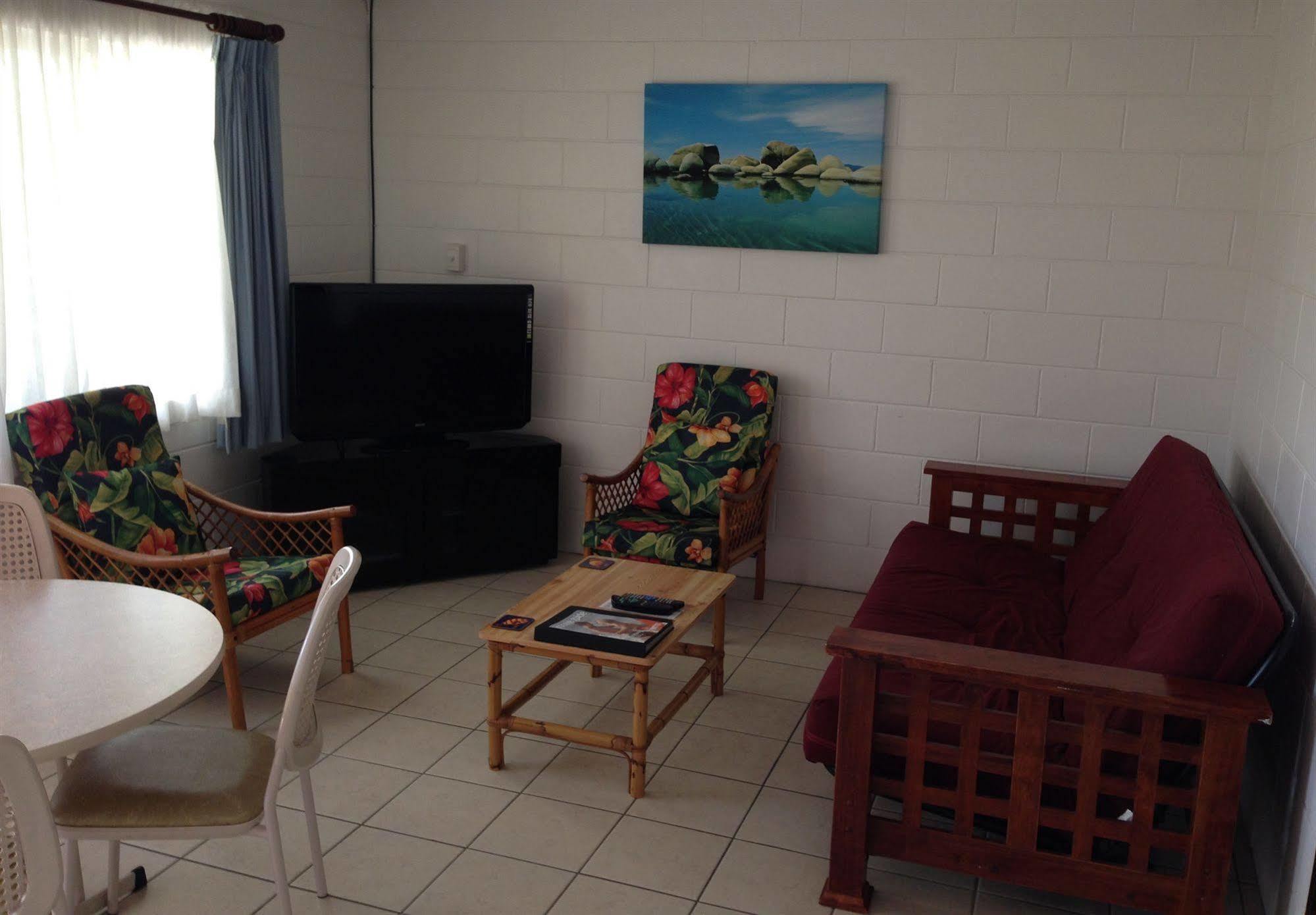 Palm View Holiday Apartments Боуэн Экстерьер фото
